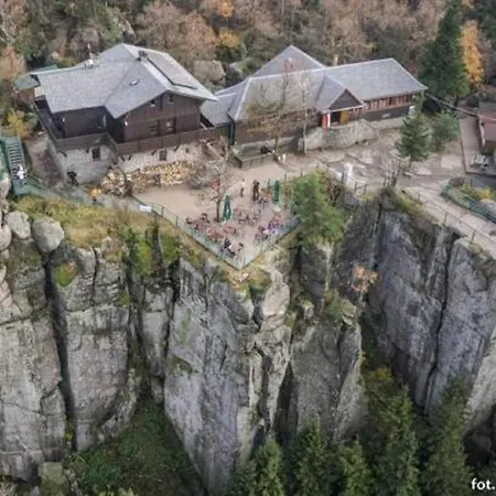 Goscinne U Andrzeja بيت خشبي *